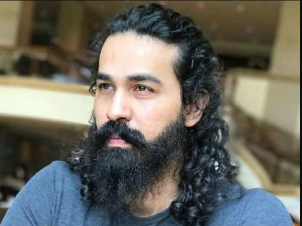 దేశవాళీ క్రికెట్లో సౌరాష్ట్ర జట్టుకు ప్రాతినిథ్యం