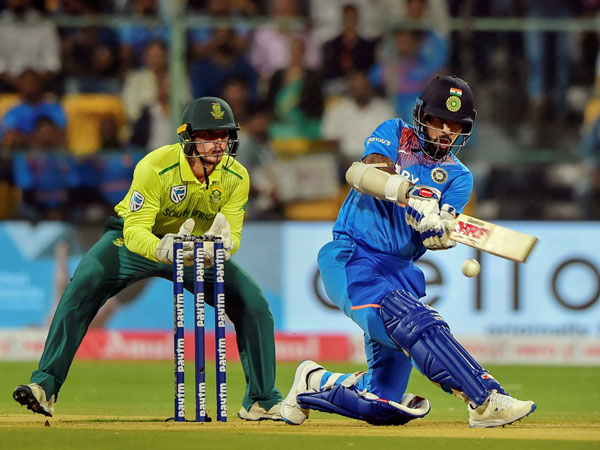 ఆదిలోనే షాక్: