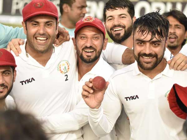 టెస్టు క్రికెట్కు వీడ్కోలు పలుకుతున్నట్లు వెల్లడి