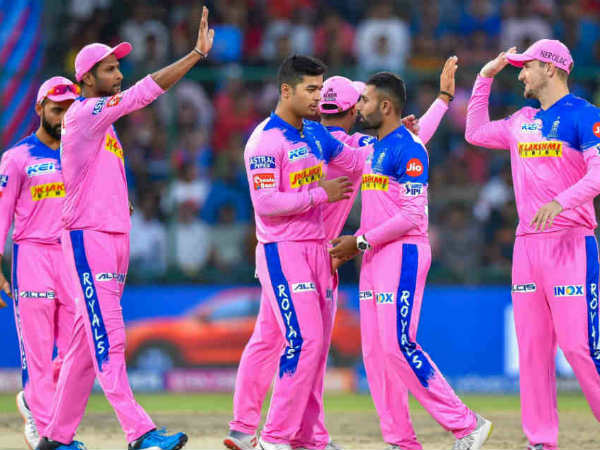 ఒకదానితో మరొకటి సంబంధం