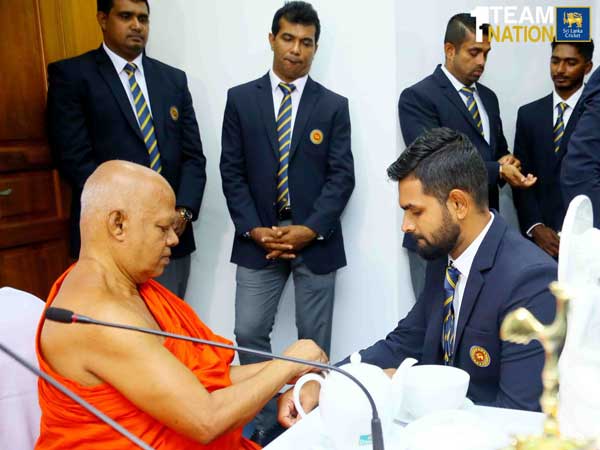 బాంబులు లంకేయులను ఏమీ చేయలేవు: