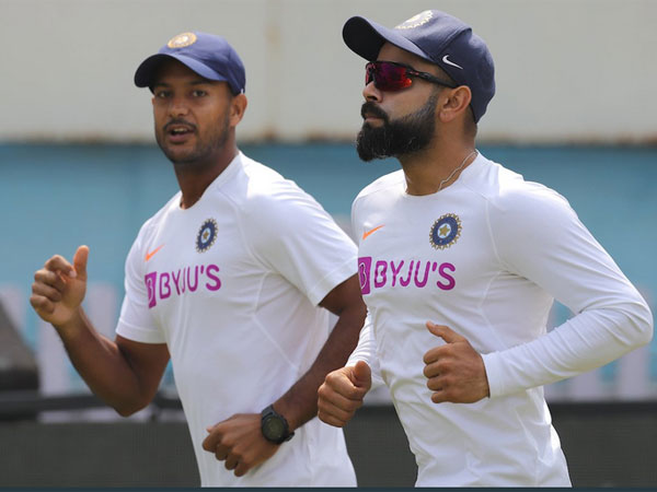 ఆటగాళ్లకు వేర్వేరు హోటళ్లలో గదులు