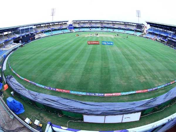 అరగంటలో పిచ్ సిద్ధం