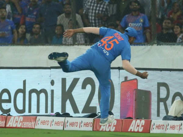 సుందర్ ఓ క్యాచ్ను వదిలేయగా