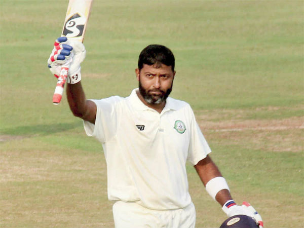 1996-97లో ఫస్ట్క్లాస్ క్రికెట్లోకి అరంగేట్రం