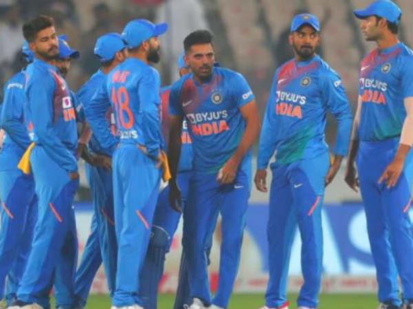 ఆరుగురు బౌలర్లతో బరిలోకి: