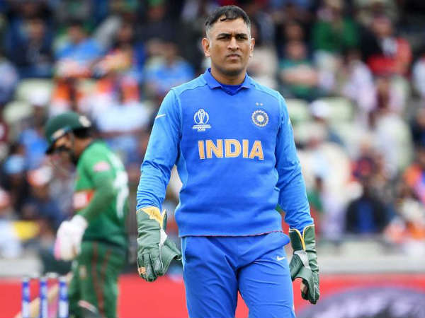 కాంట్రాక్ట్ లిస్టులో దక్కని చోటు: