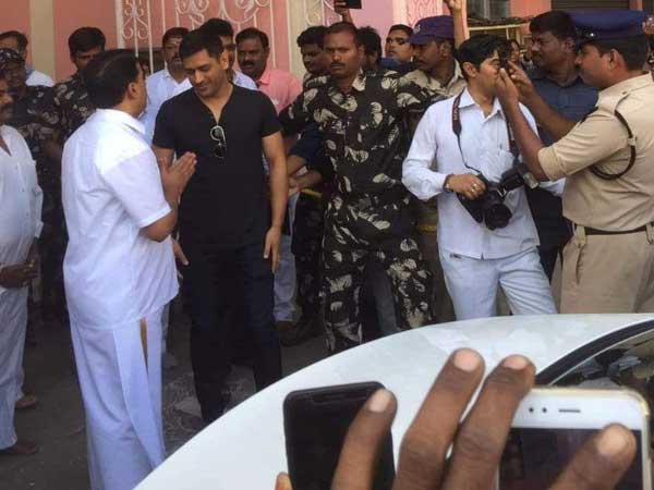 కాంట్రాక్ట్ లిస్టులో దక్కని చోటు