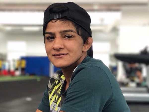 తొలి పోరులోనే..