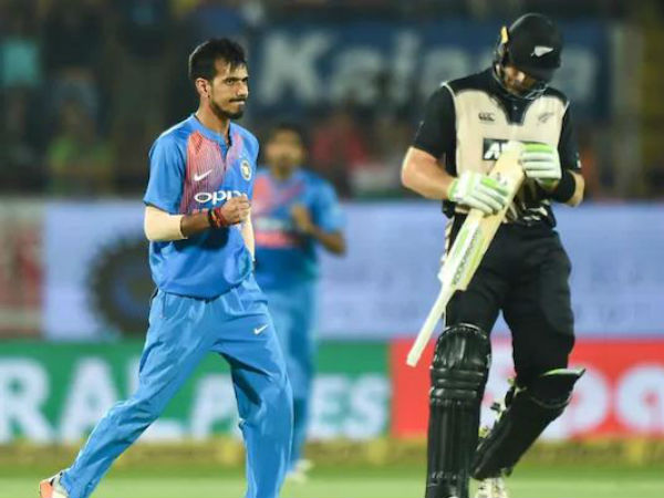 చహల్ మూడు వికెట్లు: