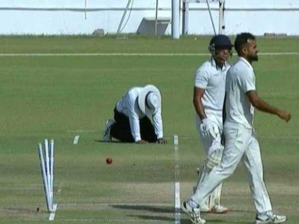 రెండు వైపుల ఒకే అంపైర్..