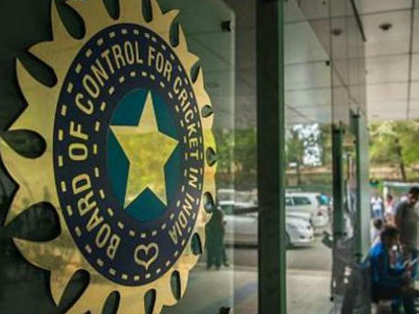 ఏజెంట్లా వ్యవహరించడం..