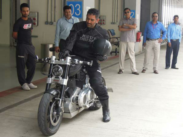 ఫామ్ హౌస్లో చక్కర్లు: