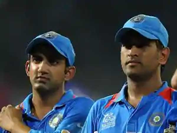 ఒకే రూంలో ఉన్నాం