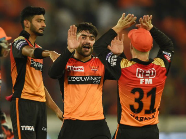 రషీద్ 4-0-7-3..