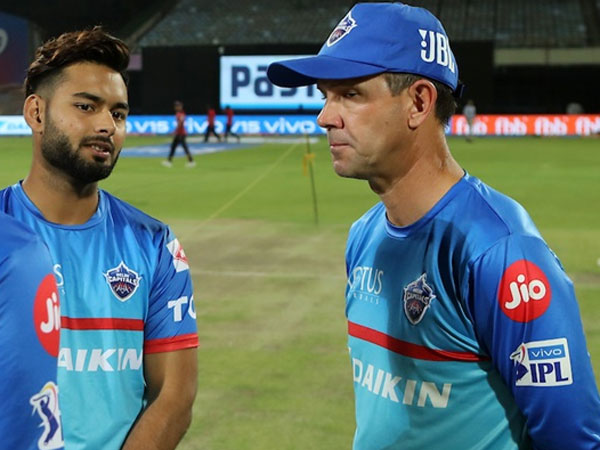 కోచ్ అంటే ఇలా ఉండాలి..