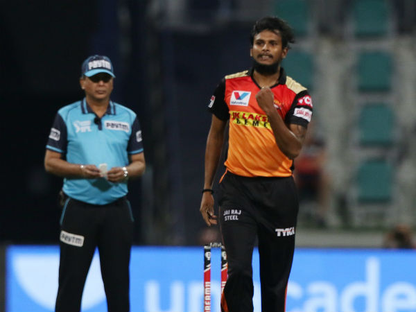 గడ్డం కత్తిరించుకుంటా: