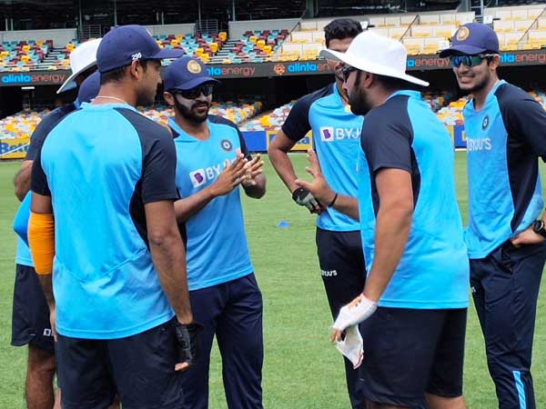 బాత్రూమ్లు కడుగుతున్నాం..