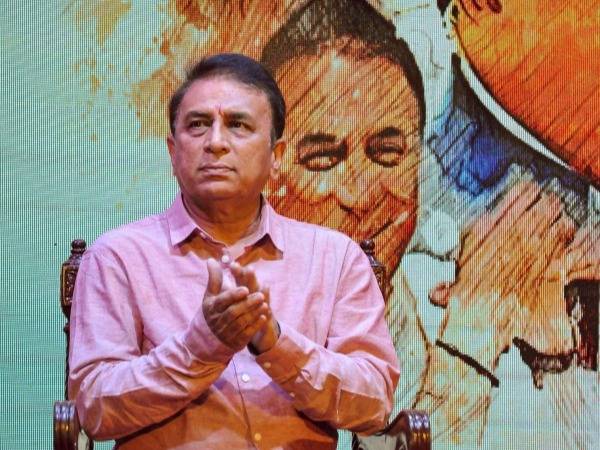 పదేపదే ఆఫ్ స్టంప్కి వెలుపలగా: