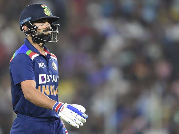 కోహ్లీపై డకౌట్ ట్వీట్