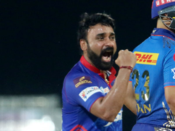 వీరూ భాయ్.. నా జీతం పెంచండి