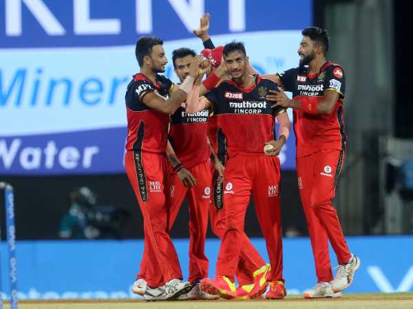 తిప్పేసిన షబాజ్ అహ్మద్..