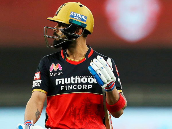 కుర్చీని తన్నేశాడు