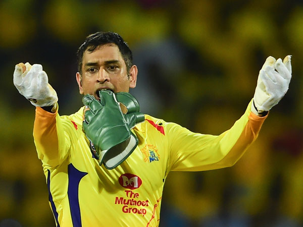 రూ. 10 కోట్లు పలికిన ధోనీ..