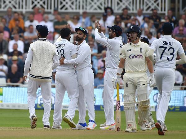 స్టేడియంలోకి ఫాన్స్: