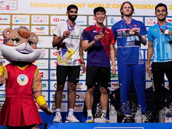 ఆధిప్యత్యం చెలాయించి...
