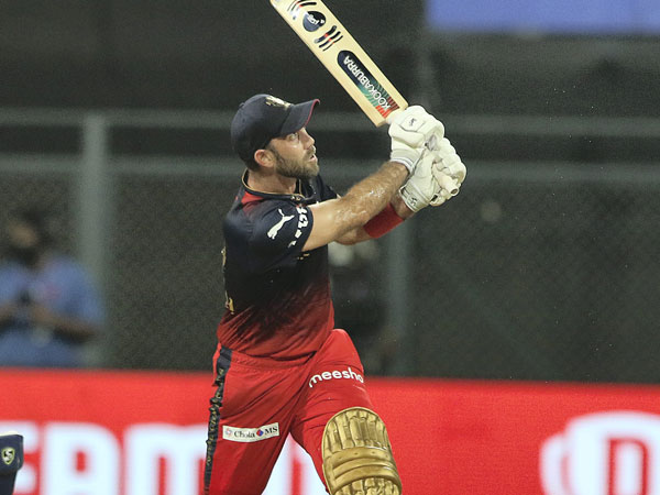 మ్యాక్సీ మెరుపులతో..