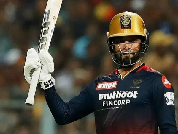 మ్యాక్స్ వెల్ ఉన్నంత సేపు ధాటిగా ఆడినప్పటికీ..