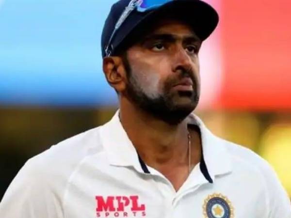 చివరగా అశ్విన్ బయలుదేరాడు