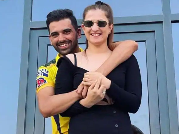 రిసెప్షన్కు హాజరైన ఆటగాళ్లు..