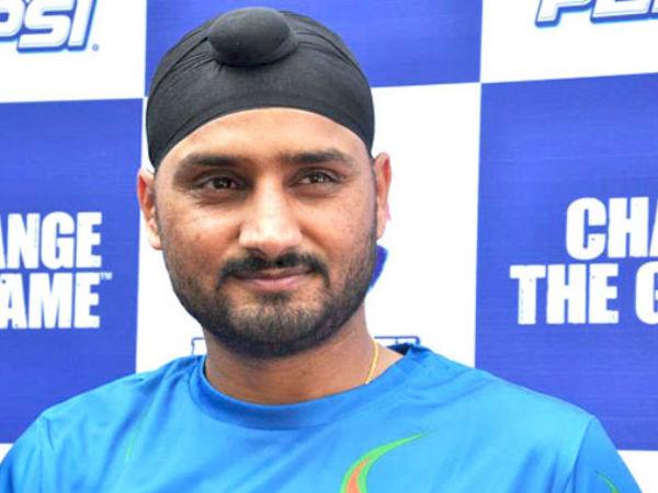 ఇద్దరు కెప్టెన్లు.. ఇద్దరు కోచ్లు..