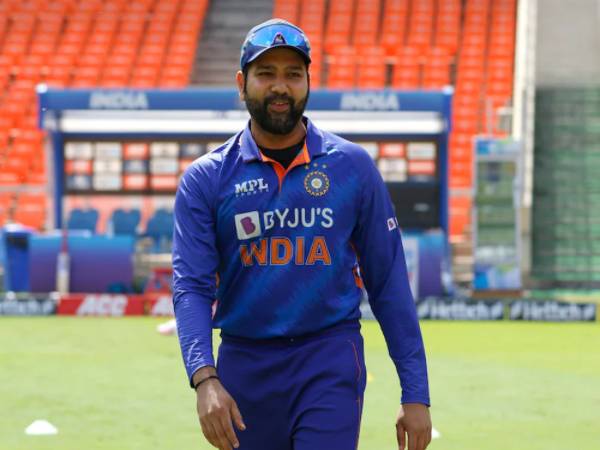 ముంబై చేరుకున్న రోహిత్..